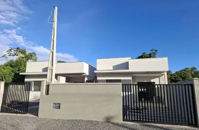Excelente imóvel com 03 quartos e espaço de terreno para instalação de piscina.