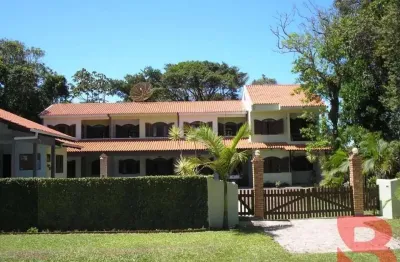 Área de 768m2 - quadra do mar - balneário princesa do mar - com 04 sobrados