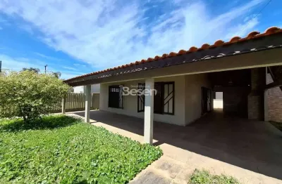 Excelente opção de casa em alvenaria com laje e 5 quitinetes aos fundos