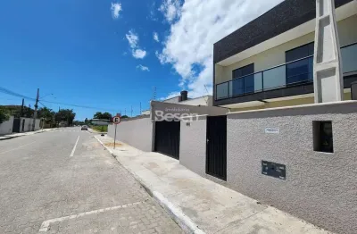 Excelente opção de sobrado em região comercial e a poucos metros do mar!