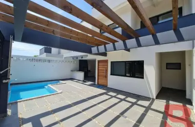 Sobrado novo 03 suítes e piscina - excelente padrão de acabamento, localizado no baln. rainha do mar
