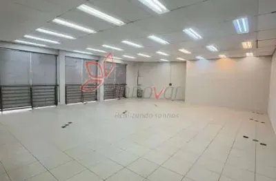 Prédio de esquina na avenida duque de caxias, bauru-sp