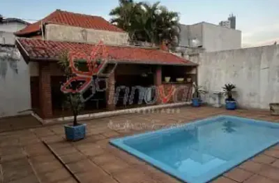 Casa com escritório, piscina e churrasqueira na vila riachuelo