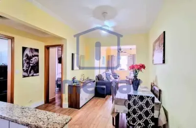 Apartamento com 1 dormitório, de frente, reformado, vista livre, a 200 metros da Praia do Embaré.