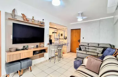 Apartamento tipo sala living, reformado, andar alto e vista para a praia do embaré.