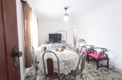 Apartamento de 03 dormitórios, 2. andar, à venda no BNH em Santos.