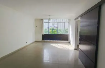 Oportunidade!! Apartamento com 3 dormitórios, 1 suíte, 139 m², de frente, a 100 metros da Praia !