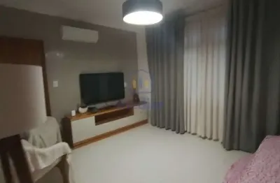 Impecável ! Com 100 m² área útil, 3 dormitórios, suíte, semimobiliado no Boqueirão.