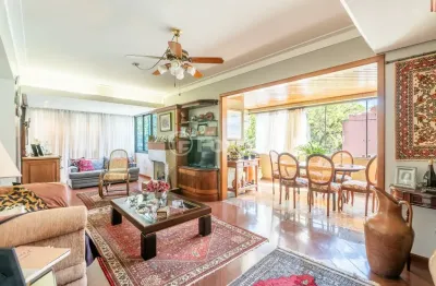 Confortável apartamento de 3 dormitórios, com lareira e churrasqueira