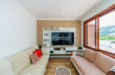 Apartamento com sacada, dois dormitórios em excelente estado