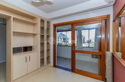 Vendo lindo apartamento de 1 dormitorio com garagem no bairro Centro HistóricoImobiliária Foxter vende ótimo apartamento no bairro Cidade Baixa (Porto Alegre).  Studio já transformado em 1 dormitório,