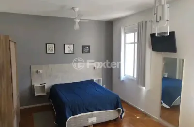 Apartamento estilo JK no Centro Histórico, em bom estado interno