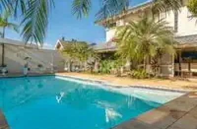 Ampla, diferenciada casa com 4 suítes, piscina, bairro três figueiras