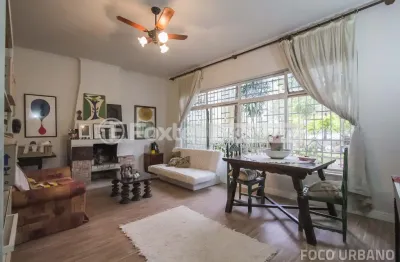 Excelente casa de 380m2 com 3 quartos e 3 vagas em Menino Deus- Porto Alegre