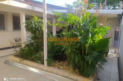 Casa 300m²  03 quartos com edícula na vila tatetuba sjc