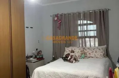 Casa sobrado com 04 quartos, 220m² no jardim vale do sol  sjc