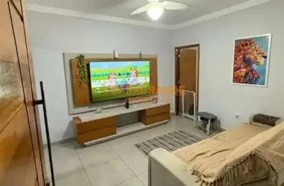 Casa com 02 quartos, no conjunto residencial galo branco sjc