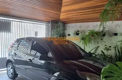 Casa com 04 quartos, no jardim dos bandeirantes,  sjc