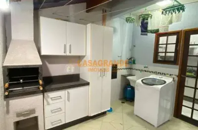 Casa à venda - 3 quarto, 2 banheiros, 125m² - parque dos ipês