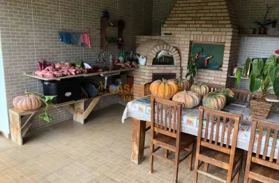 Chácara completa à venda - 6.600 m² com pomar, rio e lagoa - cond. fechado