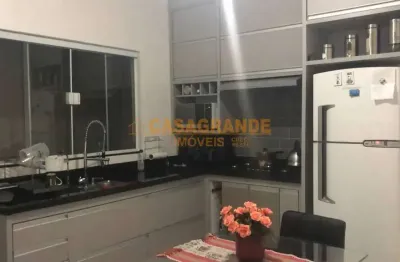 Casa à venda com 2 quartos, planejados e churrasqueira - jacareí