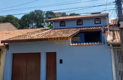 Casa à venda - 4 quartos, 1 suíte, 200m² + piscina - jardim das flores