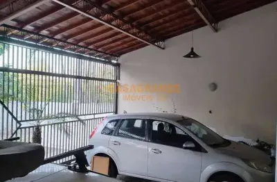 Vendo casa com 3 quartos com 230 de construção no res. vale dos pinheiros