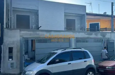 Casas novas com 03 quartos na melhor localização do jardim Ismênia-Sjc