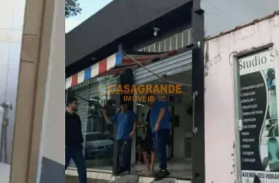 Casa cm Ponto Comercial a venda- 03 quartos no Campos de São José, SJC