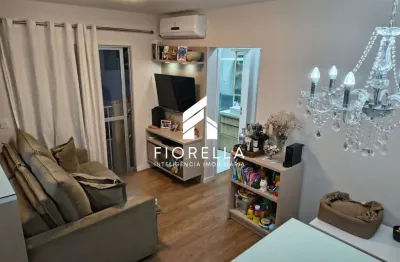 Apartamento com 02 dormitórios, 01 banheiro, em capoeiras, florianópolis.