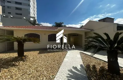 Casa à venda de 02 dormitórios, incluindo edicula com suíte, localizada no centro de palhoça /sc