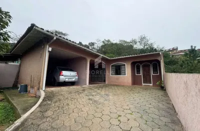 Casa térrea à venda com 03 dormitórios, sendo 1 suíte no bairro roçado / são josé-sc.