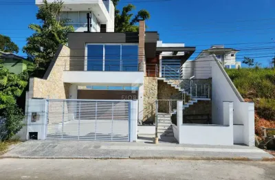 Casa com 03 dormitórios, 01 suíte no bairro pedra branca - palhoça/sc