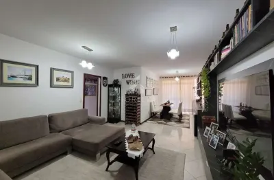 Apartamento mobiliado, com 138m², 03 dormitórios, sendo 01 suíte, no bairro Kobrasol/São José-SC.