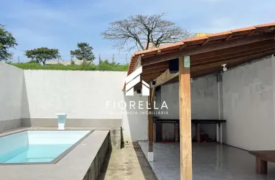 Casa 03 dormitórios com piscina no bairro Estreito, Florianópolis - SC