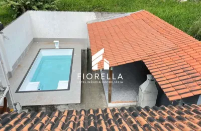 Casa 03 dormitórios com piscina no bairro estreito, florianópolis - sc
