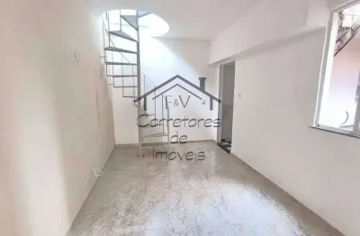 Casa com 2 quartos para alugar na rua licínio barcelos, 671, irajá, rio de janeiro, 65 m2 por r$ 1.200