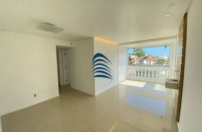 Cobertura em patamares, com 3 quartos, área gourmet, melhor posição nascente de frente para lagoa, 180 m2, 03 banheiros, 2 vagas de garagem coberta