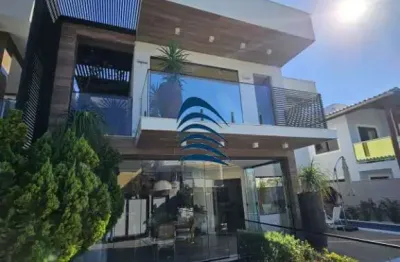 Esplendida casa duplex em lauro de freitas  cinematográfica mansão no condomínio univillas com localização privilegiada a apenas 3 minutos do shopping parque bahia em lauro de freitas