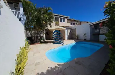 Magnífica casa em condomínio - praia do flamengo   ? terreno: 440m2 ? área construída: 260m² ? nascente