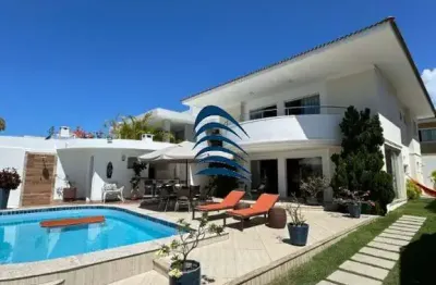 Linda casa em condomínio fechado a venda em vilas do atlântico na priscila dutra - condomínio palm ville - 5 quartos sendo 2 suítes com closet, área construída com 280 m2 e 400m2 de área de terre