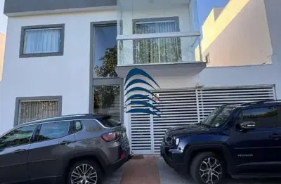 Casa em cond. fechado - miragem  3 suítes, 169m², móveis planejados, suíte master com closet e varanda, lavabo, sala de estar e jantar amplas, banheiro soc
