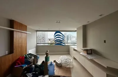 Excelente cobertura duplex, com 228m2 , nascente, com três quartos no pavimento inferior, sendo uma suíte, lavabo, cozinha ampla, área de serviço, dependência completa