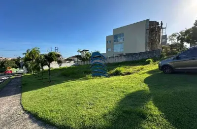 Excelente terreno de esquina no alphaville salvador 2  terreno com 490m², leve declive.   documentação em dia. lote escriturado.  condomínio - r$ 1.80