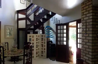 Sub gleba casa no condomínio busca vida, 04 suítes!  pavimento térreo: 1 suíte, sala com 3 ambientes ( jantar, tv, estar), lavabo, ampla cozinha, depó