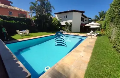 Casa 4/4, 2 suítes,  varanda em dois quartos, salas, bar, sauna, piscina