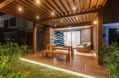 Excelente casa 3/4 sendo uma suíte, em patamares!   fica num village de 8 casas na avenida tamburugy, finamente decorado