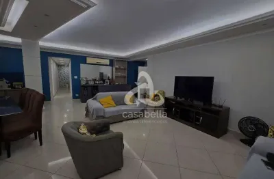 Oportunidade Única! Casa Sobreposta Baixa, Isolada, 3 Suítes e Localização Privilegiada!