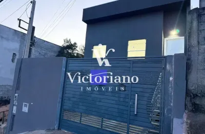 Casa térrea, recém-construída, 2 dorm.  1 suíte - aceita financiamento