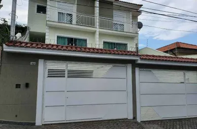 Sobrado para venda possui 180 metros quadrados com 3 quartos